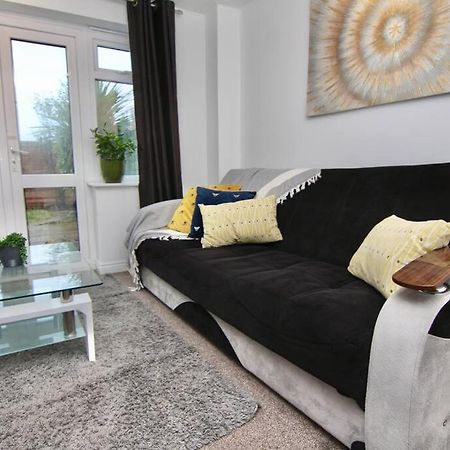 Daimler House - Cosy Home Near Coventry City Centre Экстерьер фото