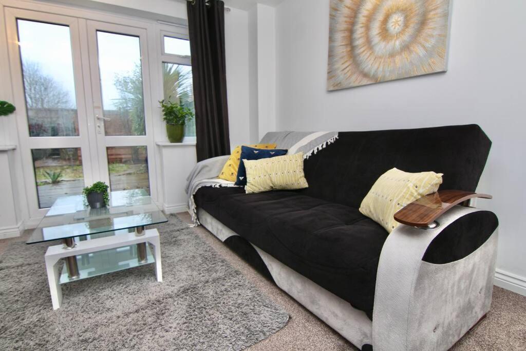 Daimler House - Cosy Home Near Coventry City Centre Экстерьер фото