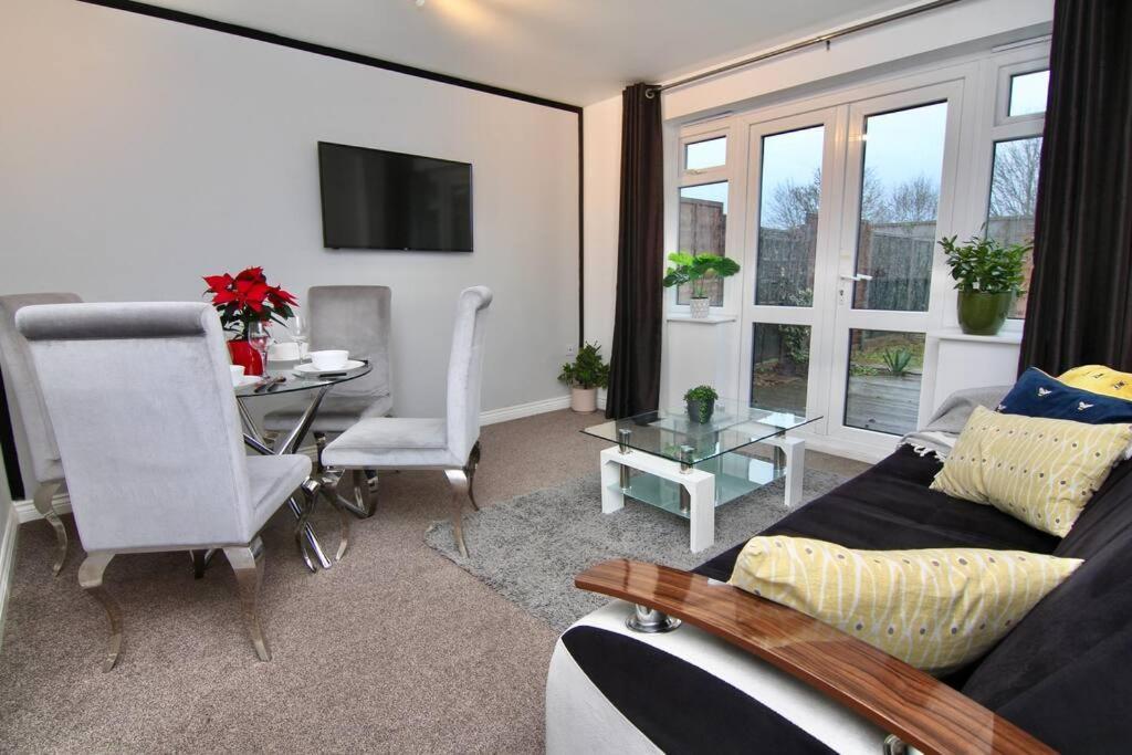 Daimler House - Cosy Home Near Coventry City Centre Экстерьер фото