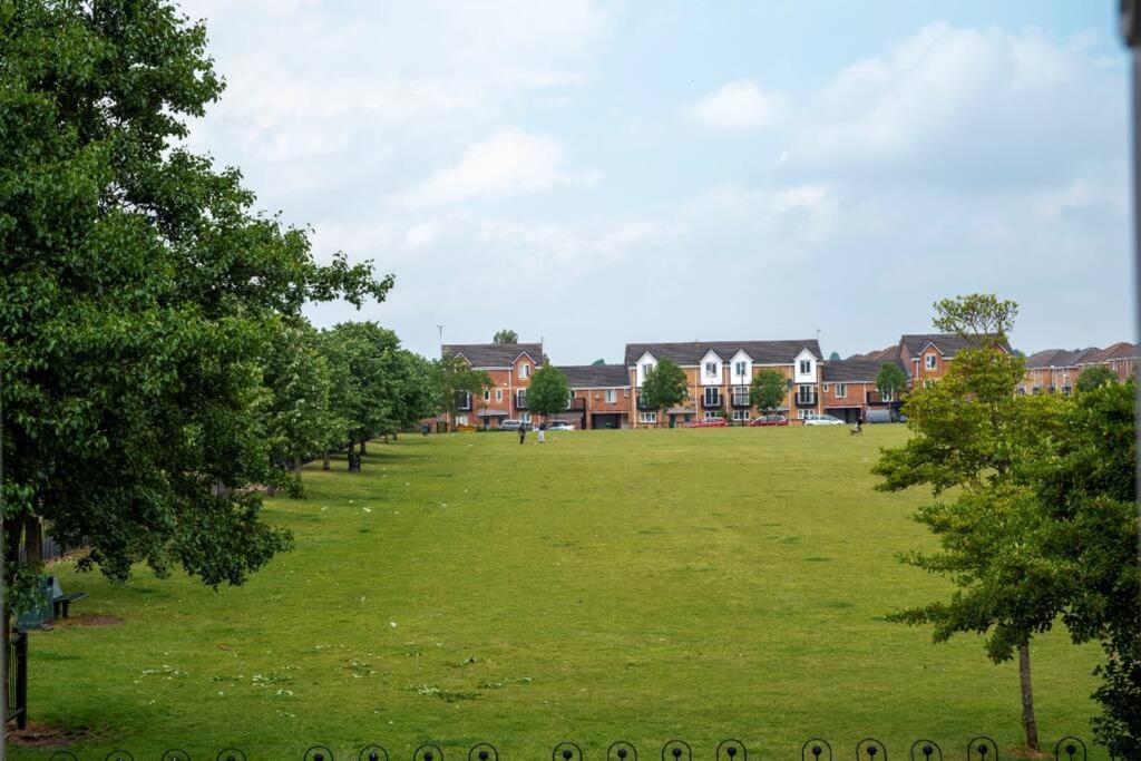 Daimler House - Cosy Home Near Coventry City Centre Экстерьер фото